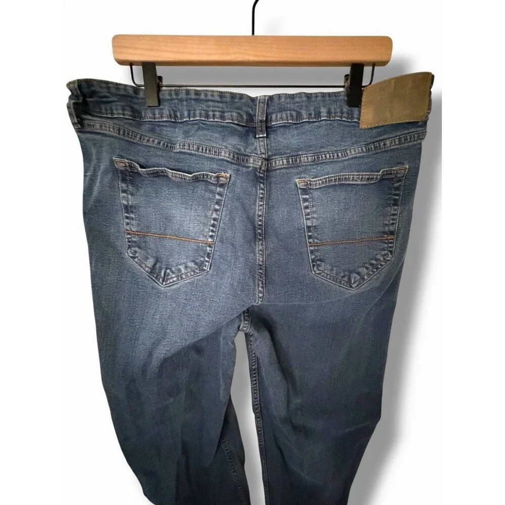 Izod Lot of 2 Men's  Dark Blue & Blue Straight Fit Comfort Stretch Jean 40